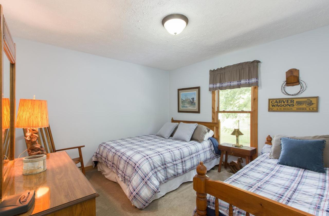 Reedy Patch Cabin Villa Hendersonville Bagian luar foto